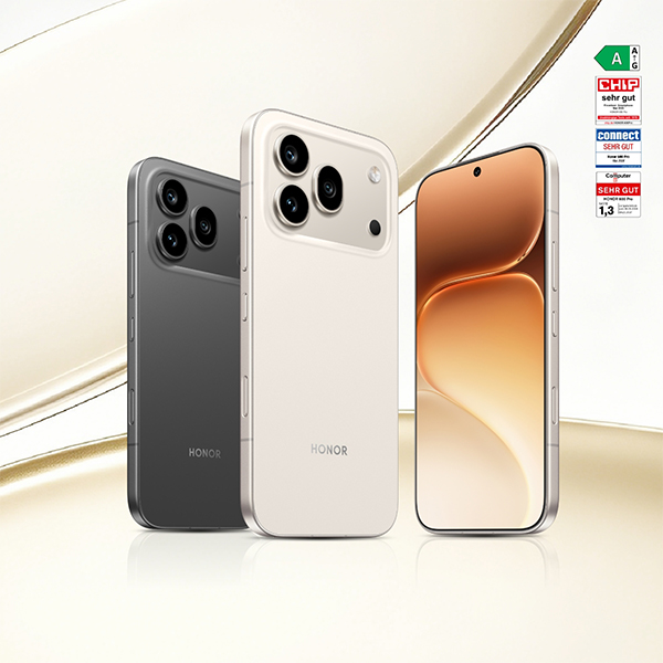 Drei Honor-Smartphones in Schwarz, Weiß und mit eingeschaltetem Display, die Rückseite zeigt Dreifachkamera und LED-Blitz